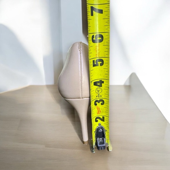 Kelly & Katie Nude Pumps size 7.5M - Picture 8 of 8